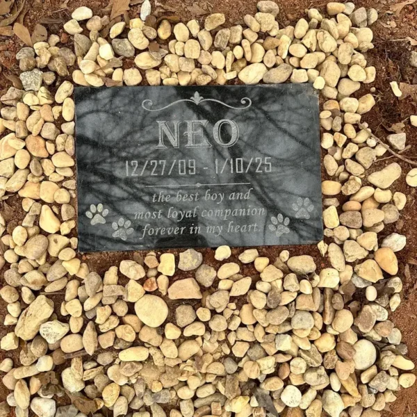 granite pet marker outside